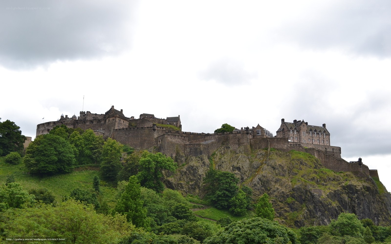 Edinburgh Castle on a cloudy day