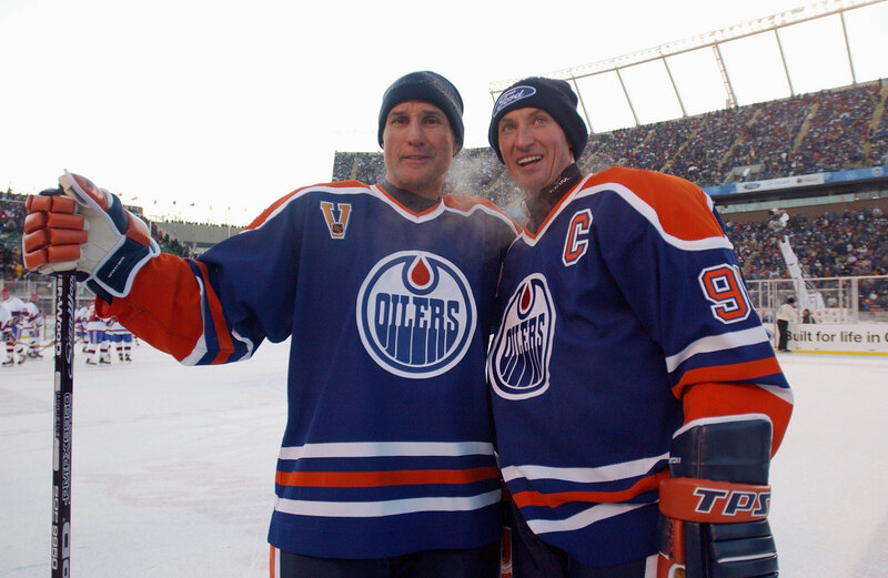 Edmonton Oilers players on ice