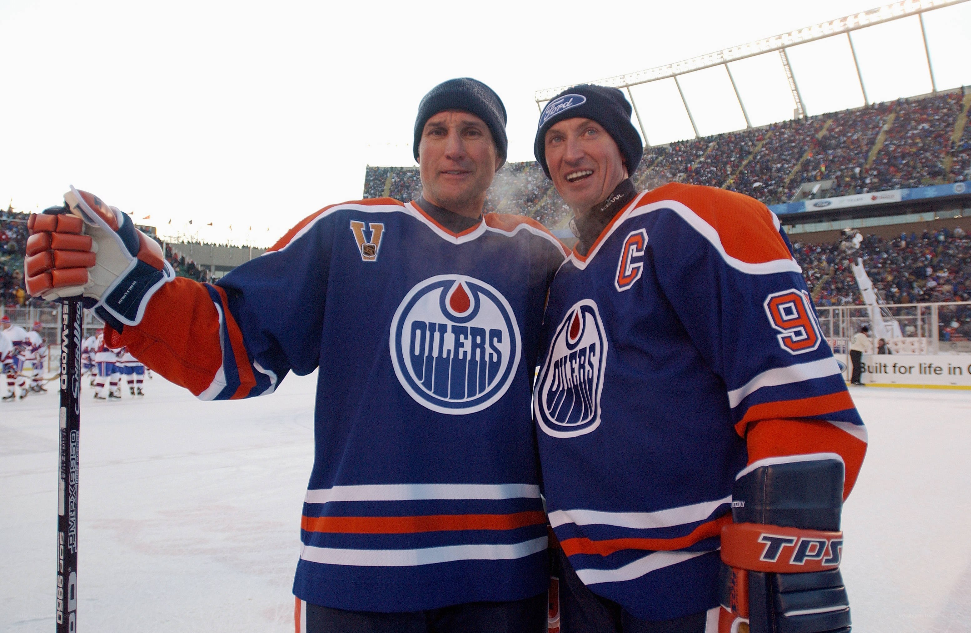 Edmonton Oilers players on ice