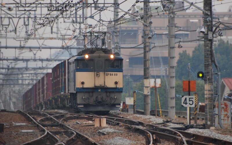 EF64-69 electric locomotive on track
