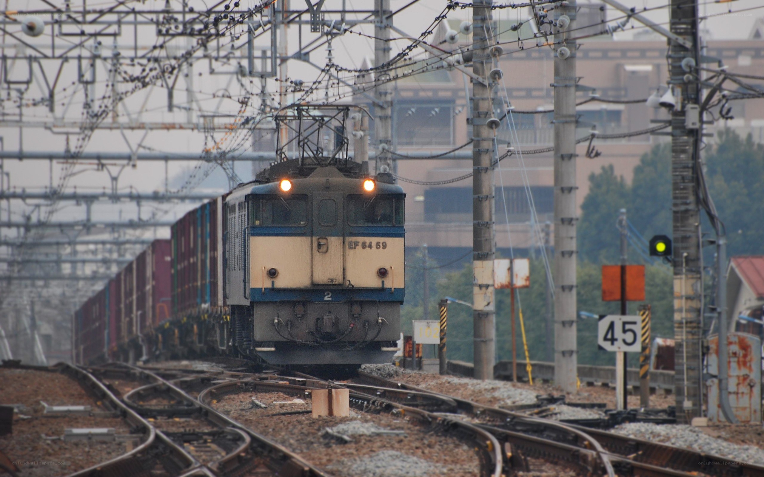 EF64-69 electric locomotive on track