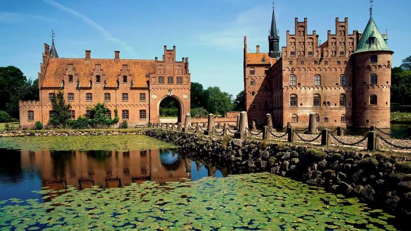 Egeskov Castle — Red