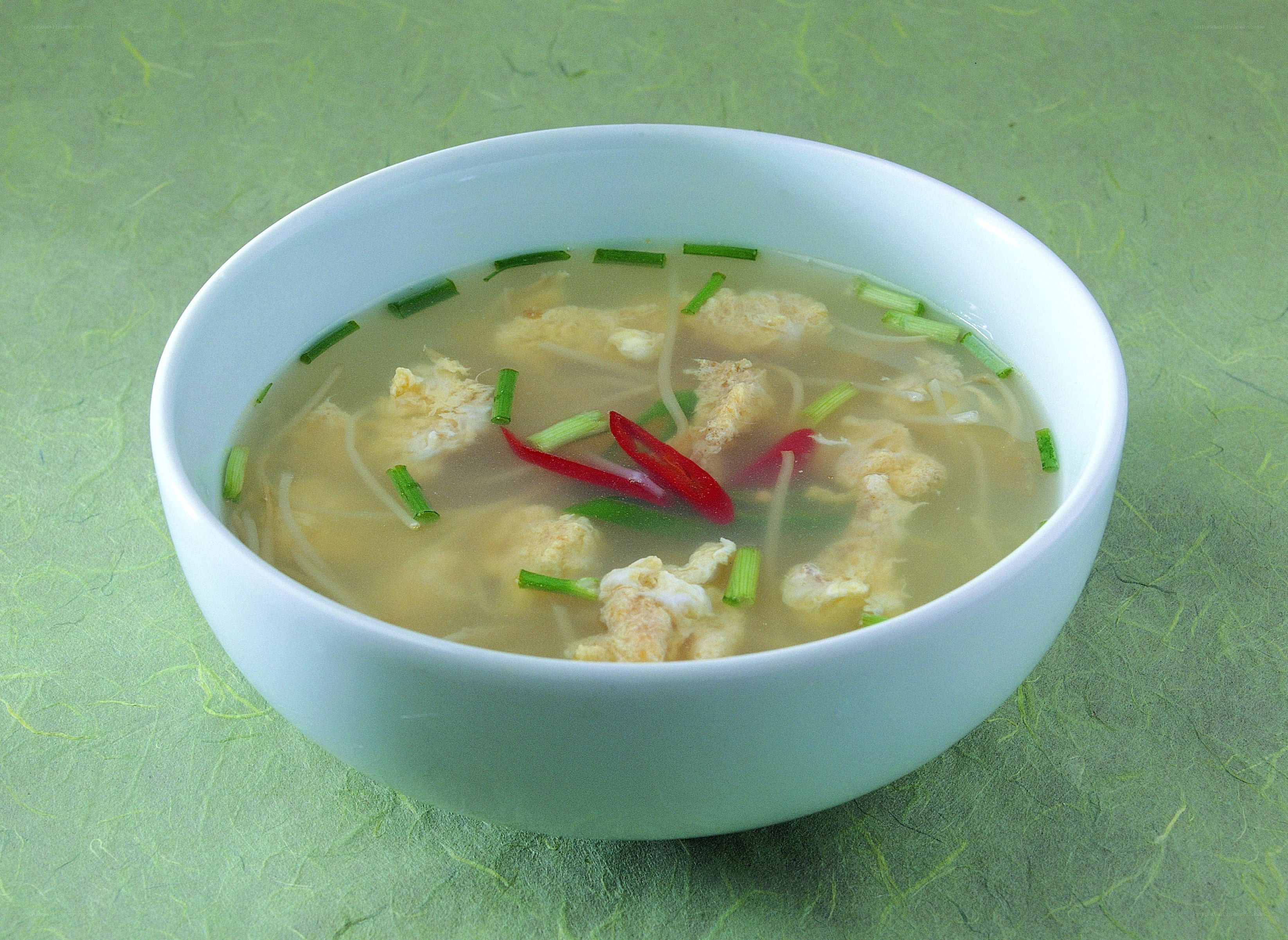 egg drop soup with green onions