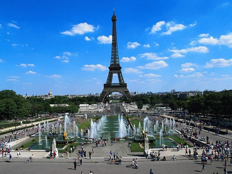 Eiffel Tower and Fountains — Blue