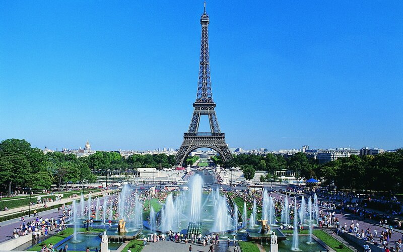 Eiffel Tower and fountains