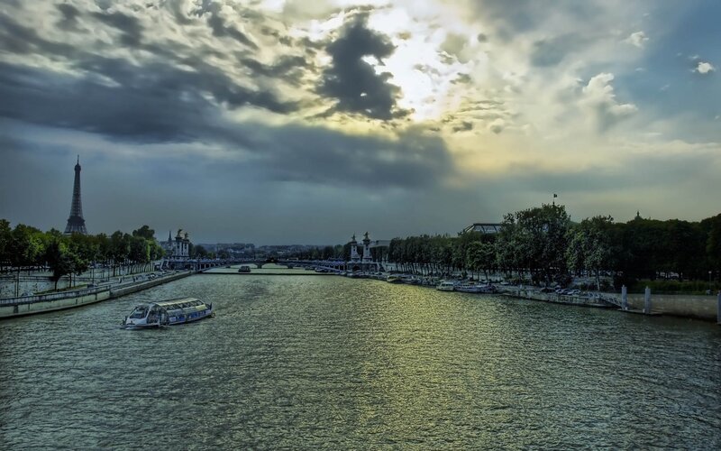 Eiffel Tower and Seine River — Gray, Dramatic