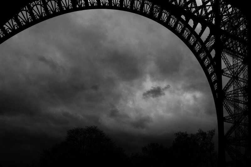 Eiffel Tower Arch — Black