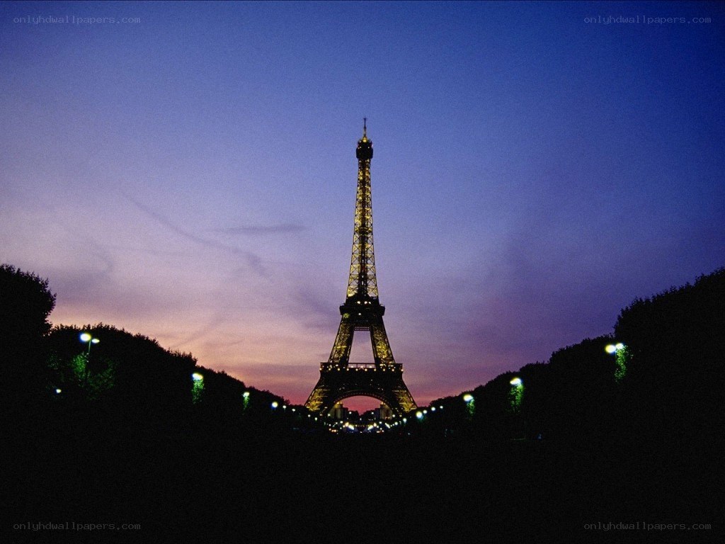 Eiffel Tower at dusk
