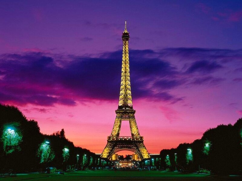 Eiffel Tower at dusk