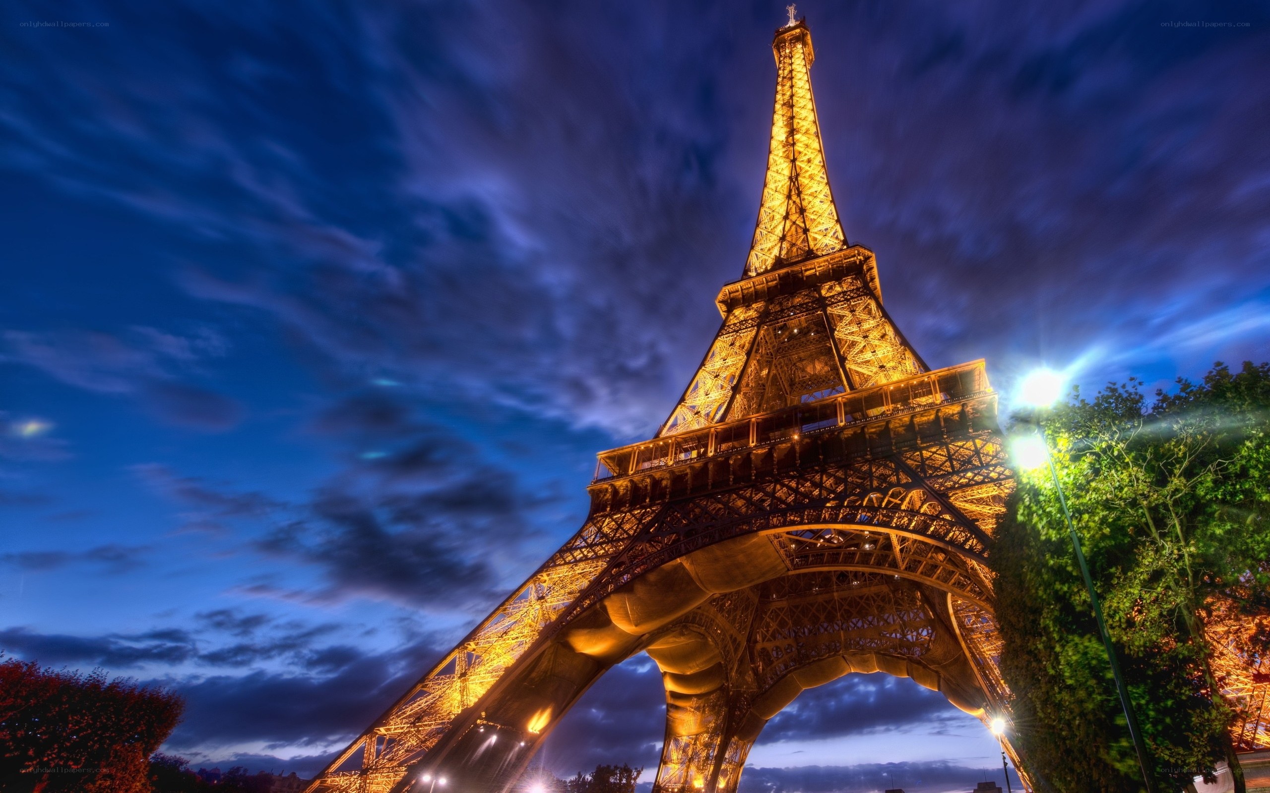 Eiffel Tower at dusk