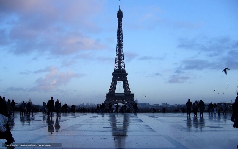 Eiffel Tower at dusk
