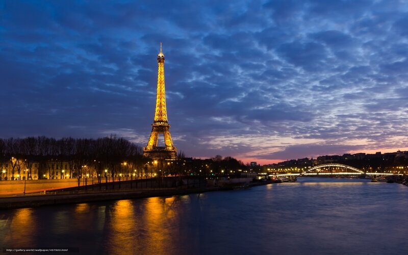 Eiffel Tower at dusk