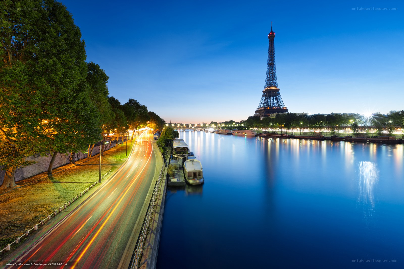 Eiffel Tower at dusk