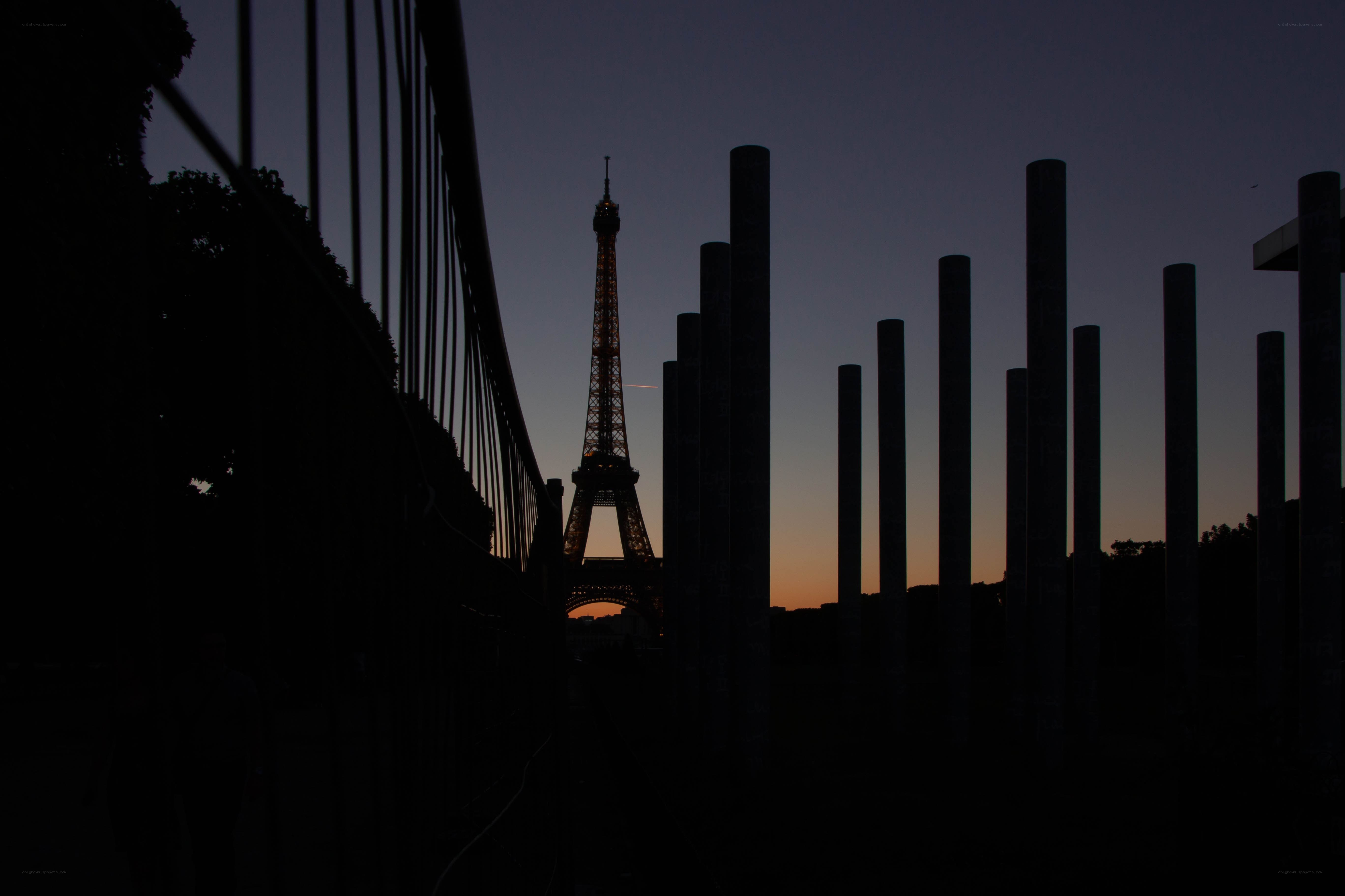 Eiffel Tower at dusk