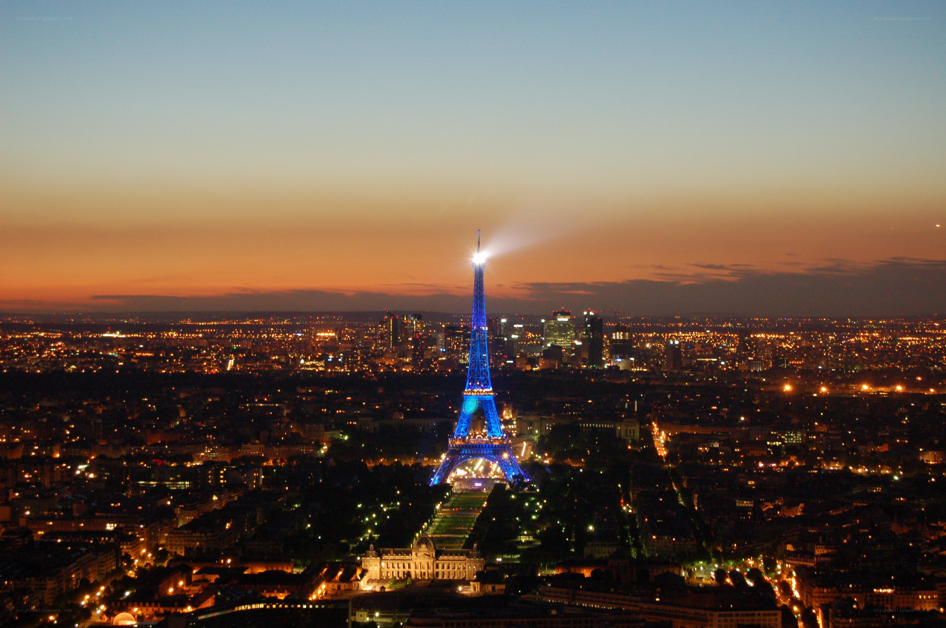 Eiffel Tower at dusk