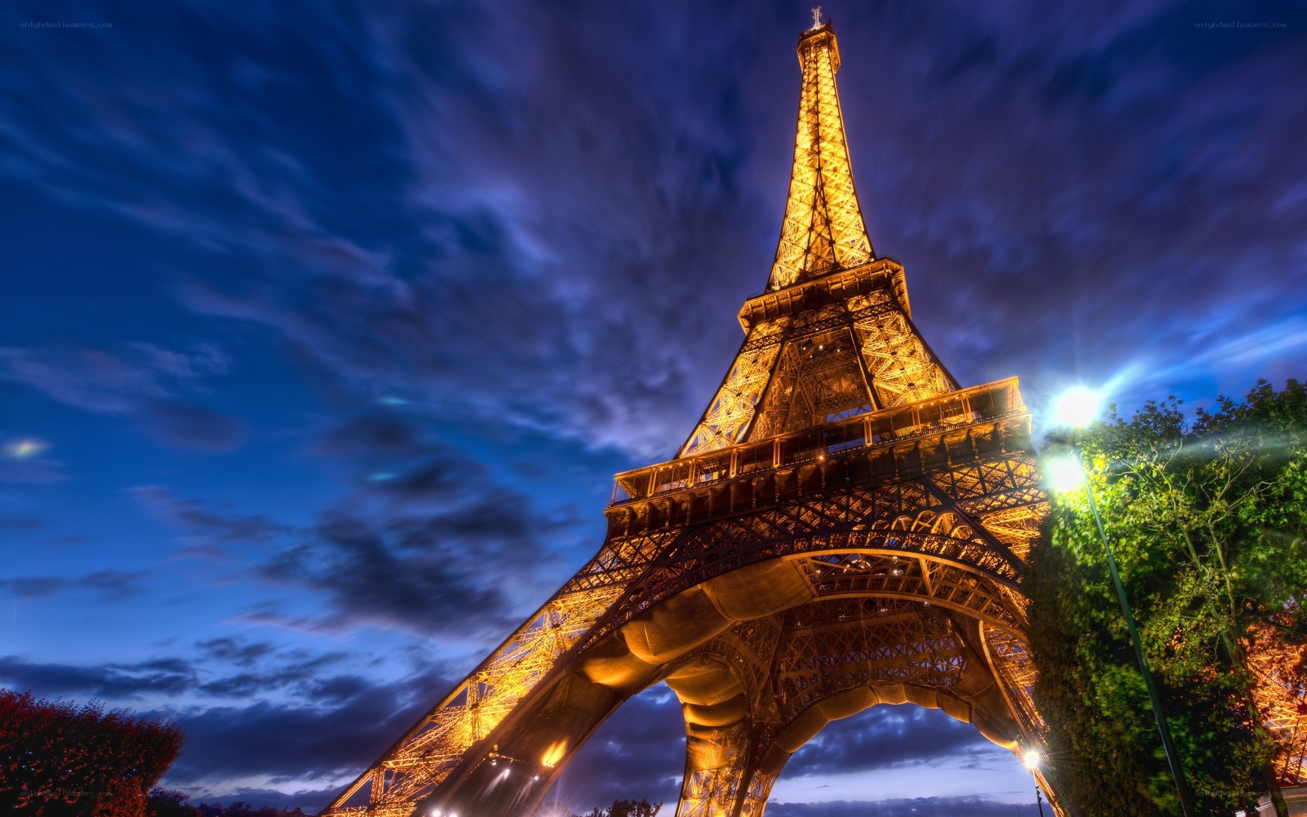 Eiffel Tower at dusk