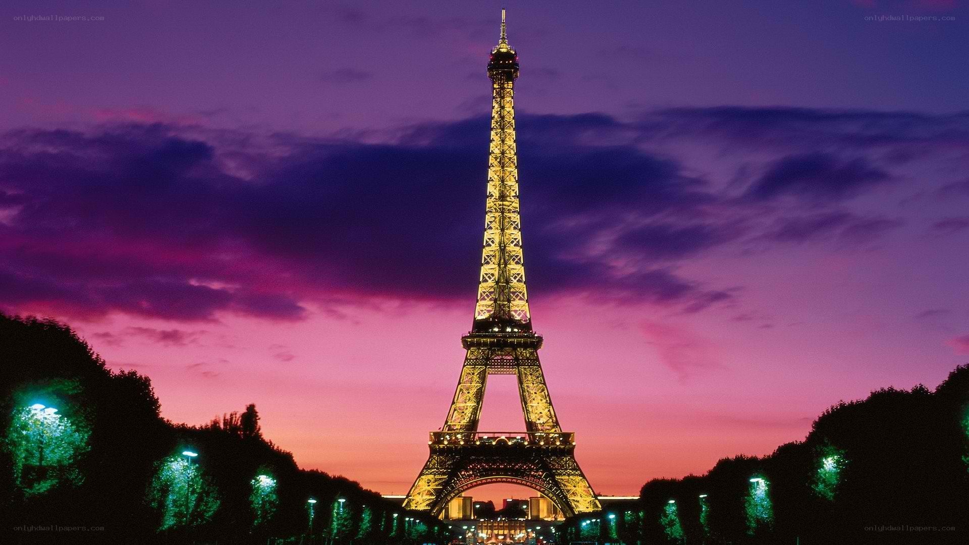 Eiffel Tower at dusk