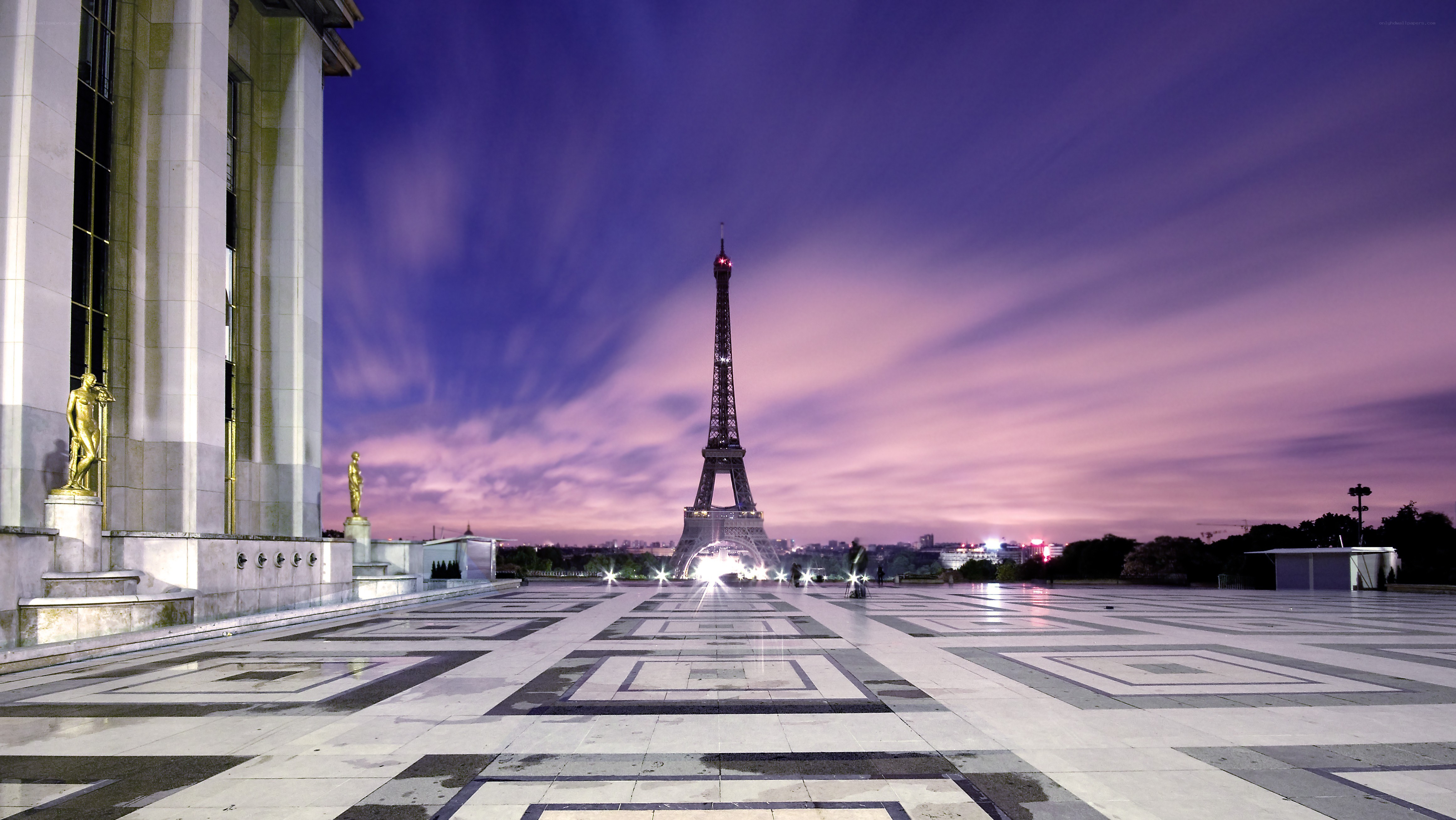 Eiffel Tower at dusk