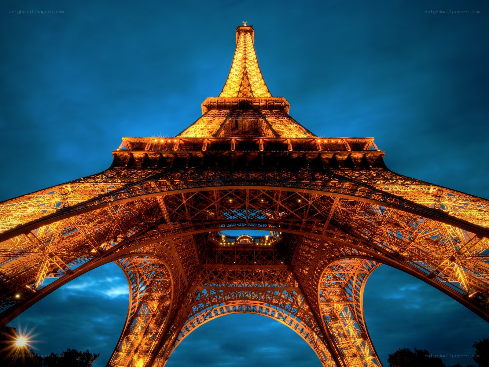 Eiffel Tower at dusk