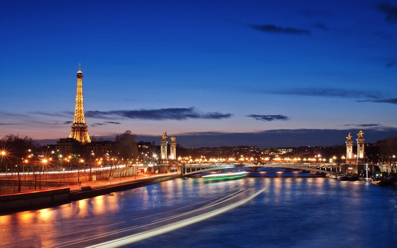 Eiffel Tower at dusk