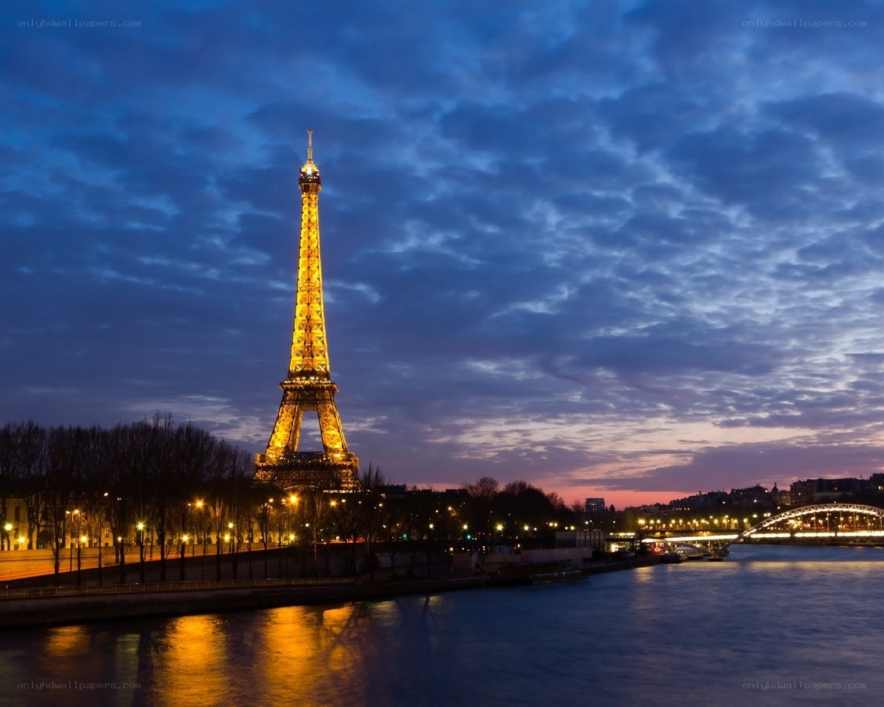 Eiffel Tower at dusk