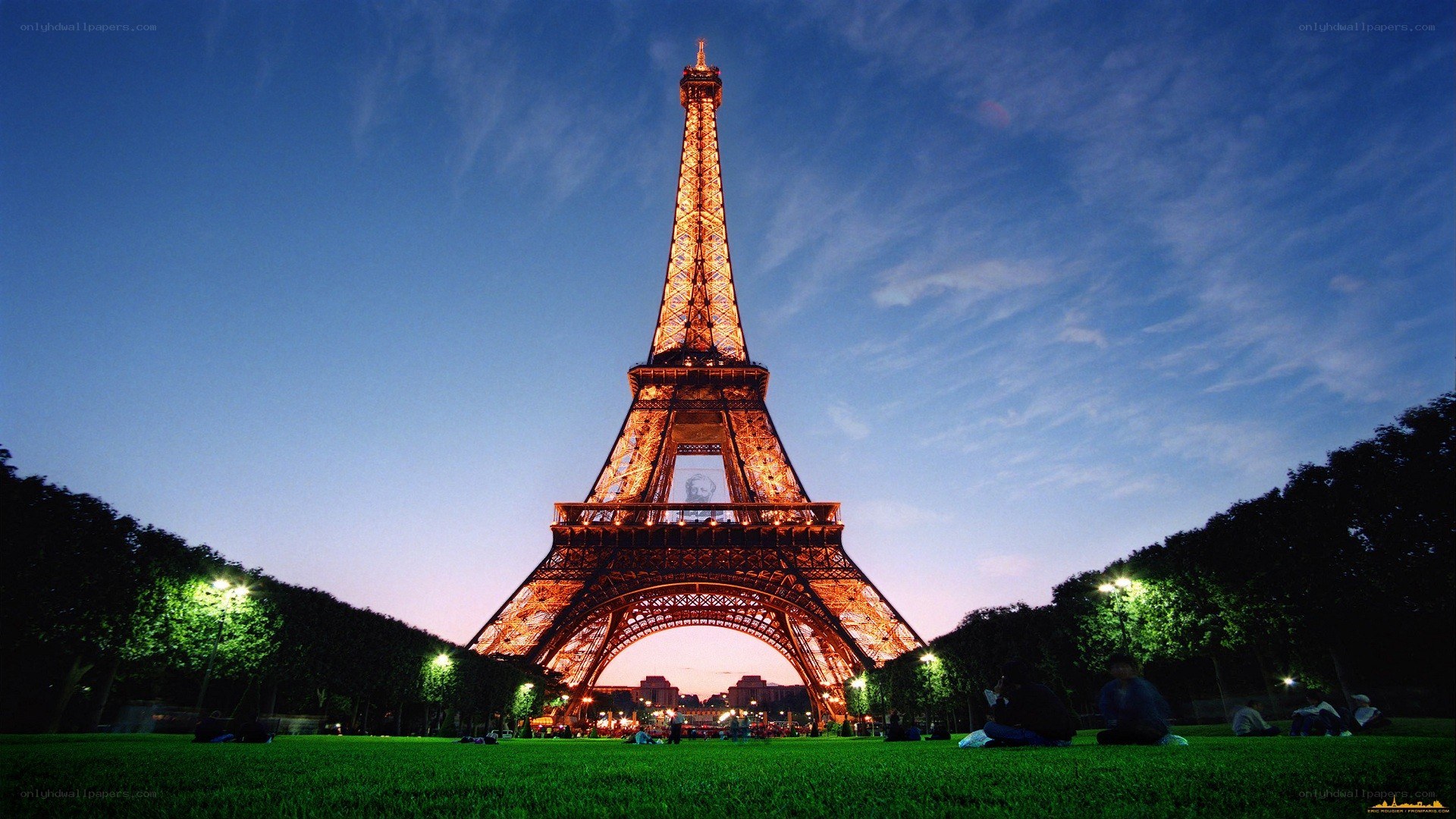Eiffel Tower at dusk