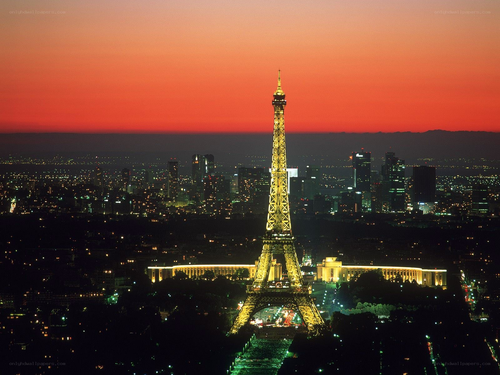 Eiffel Tower at dusk