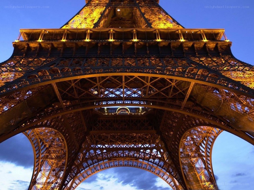 Eiffel Tower at dusk
