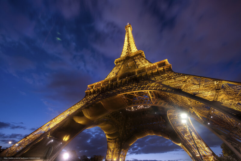 Eiffel Tower at dusk