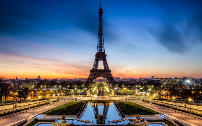 Eiffel Tower at dusk
