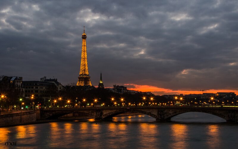 Eiffel Tower at dusk