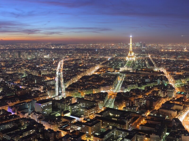 Eiffel Tower at Dusk — Blue