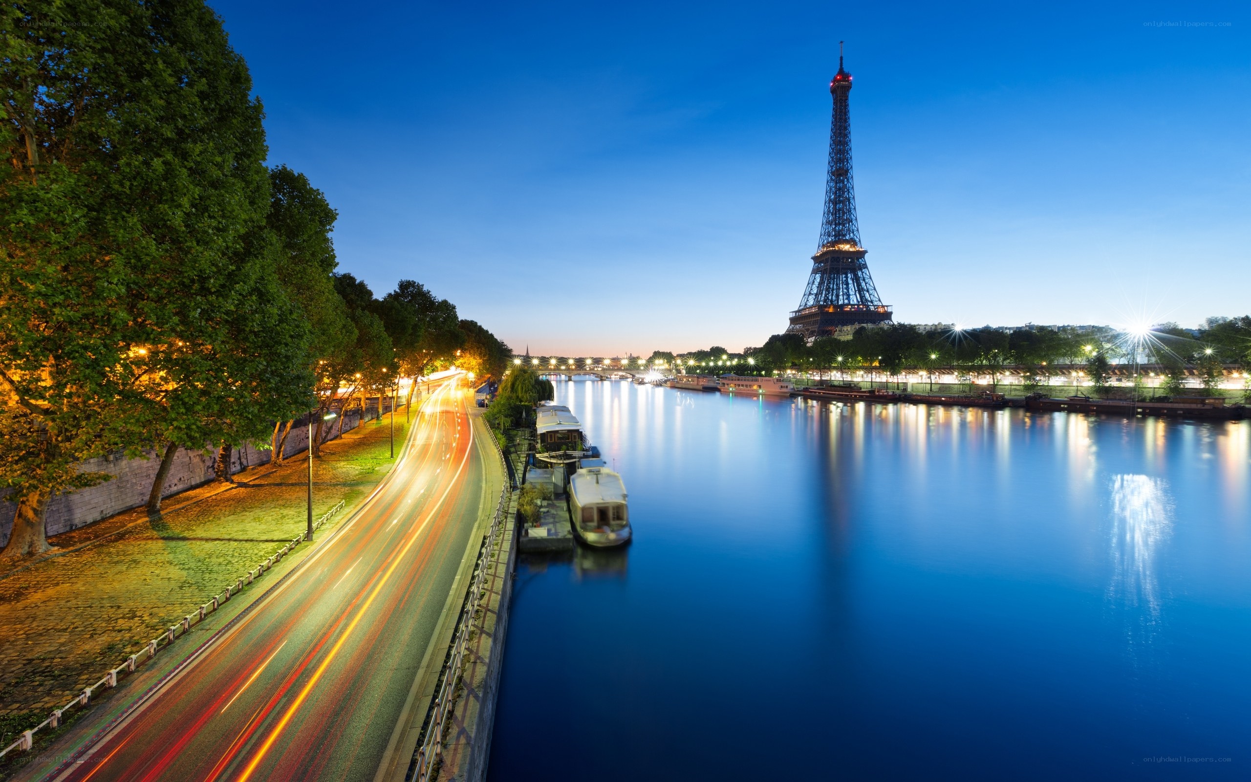 Eiffel Tower at dusk in Paris