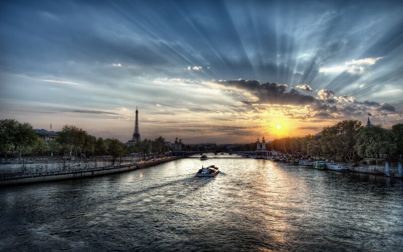 Eiffel Tower at Sunset — Blue