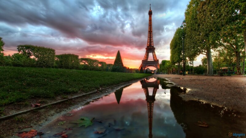Eiffel Tower at Sunset — Pink