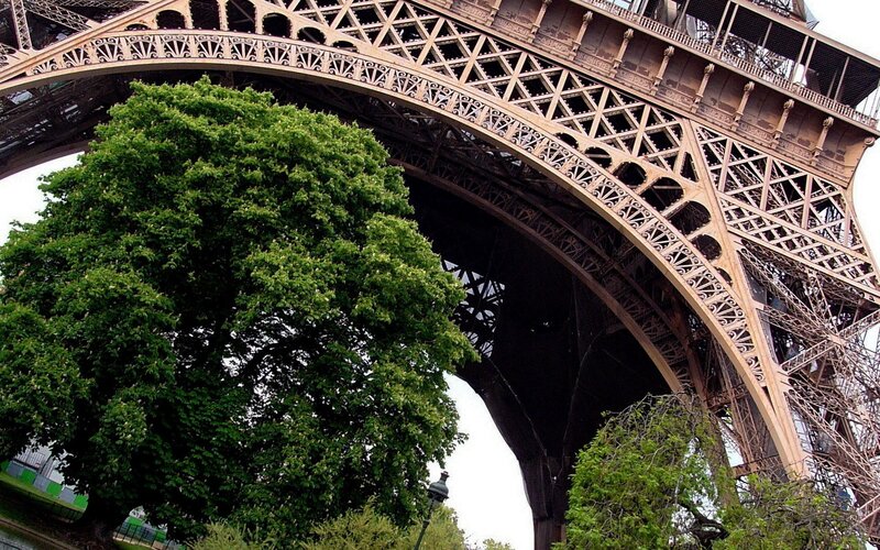 Eiffel Tower Base — Green, Calm