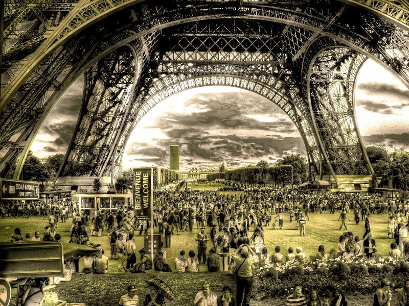 Eiffel Tower crowd scene