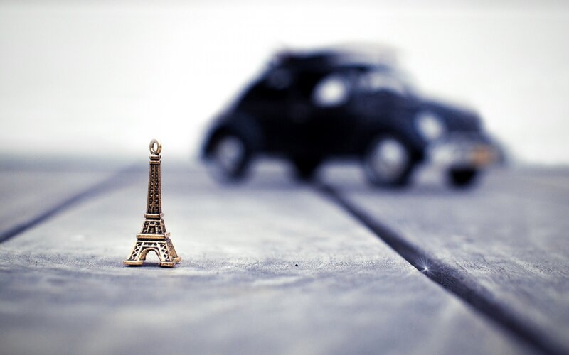 Eiffel Tower Figurine — Gray