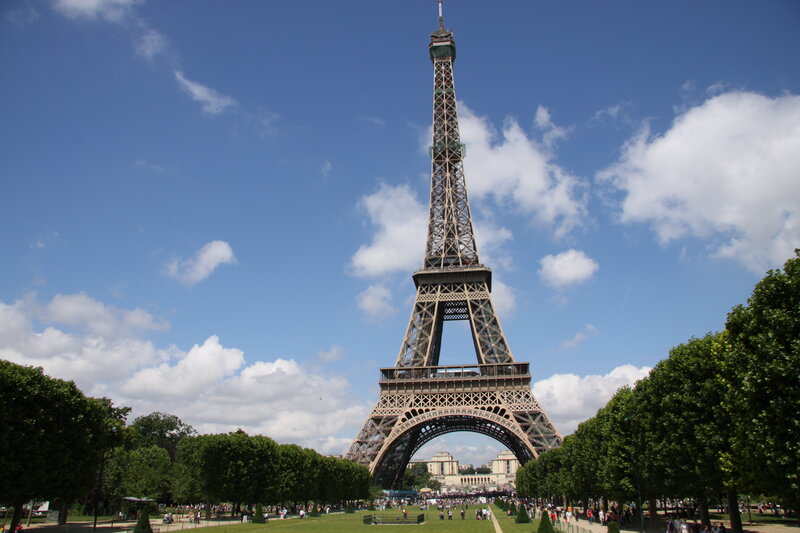 Eiffel Tower in Paris — Blue, Bright
