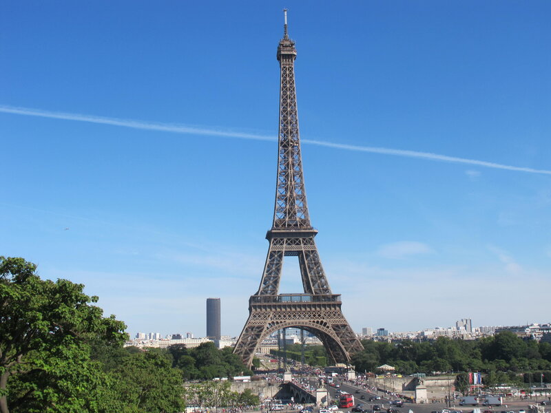 Eiffel Tower in Paris — Blue, Clear