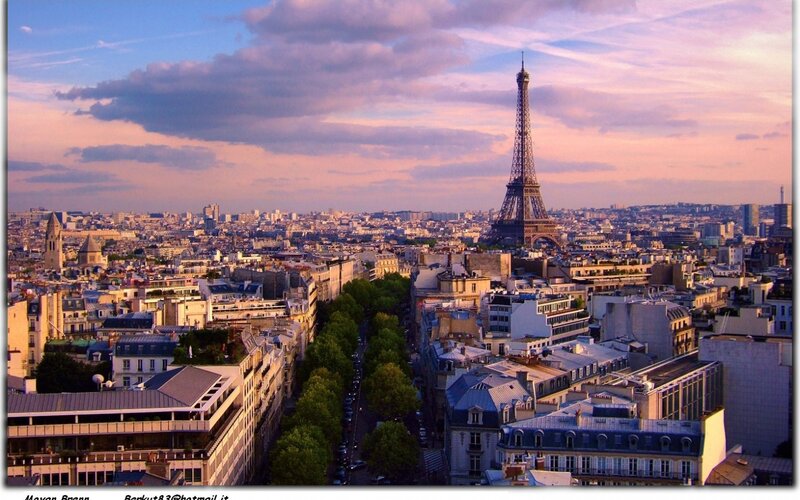 Eiffel Tower in Paris — Pink, Serene