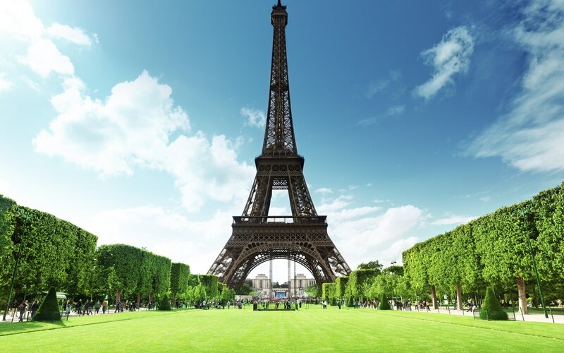 Eiffel Tower in Park — Blue, Serene