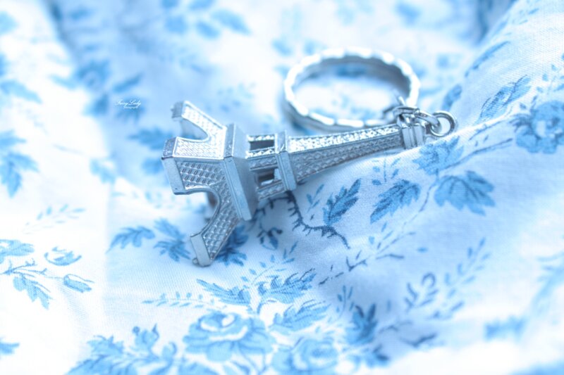 Eiffel Tower Keychain — Blue