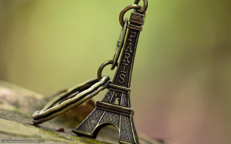 Eiffel Tower Keychain — Bronze