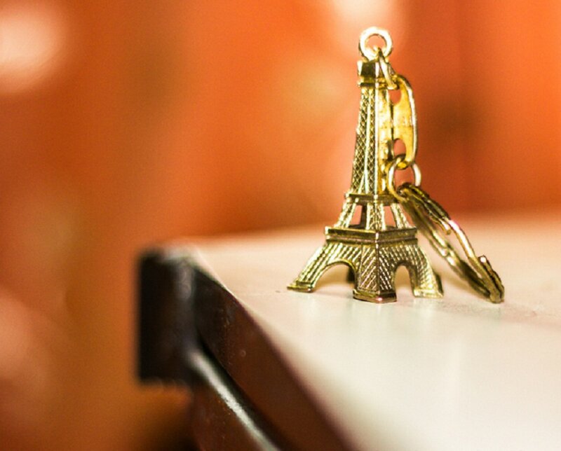 Eiffel Tower Keychain — Gold