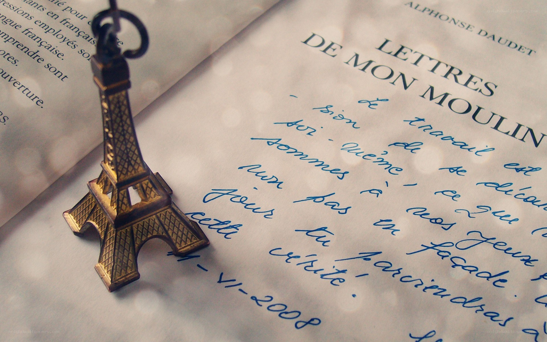 Eiffel Tower keychain on letter