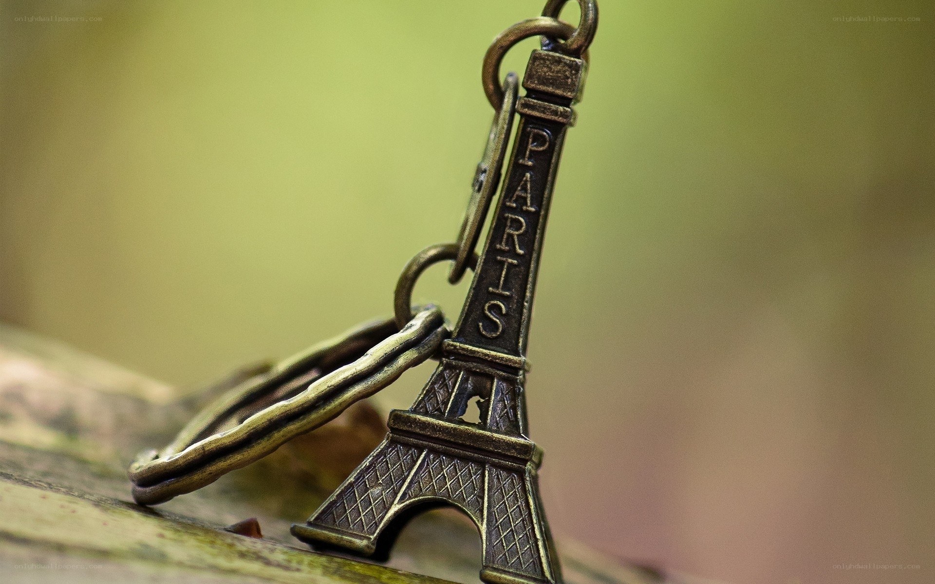 Eiffel Tower keychain