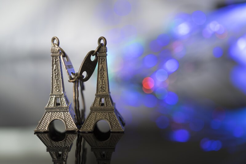 Eiffel Tower keychains with bokeh lights
