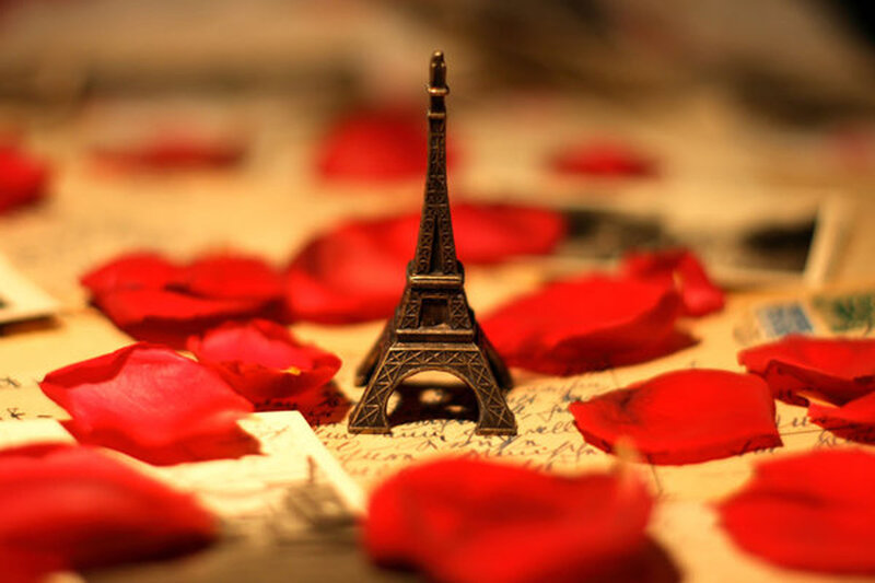 Eiffel Tower Miniature — Red