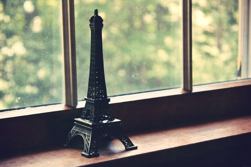 Eiffel Tower Model — Black